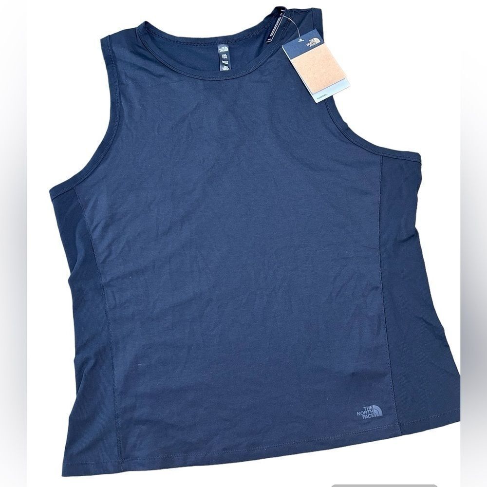 The North Face Women’s Flash Dry Razorback Tank